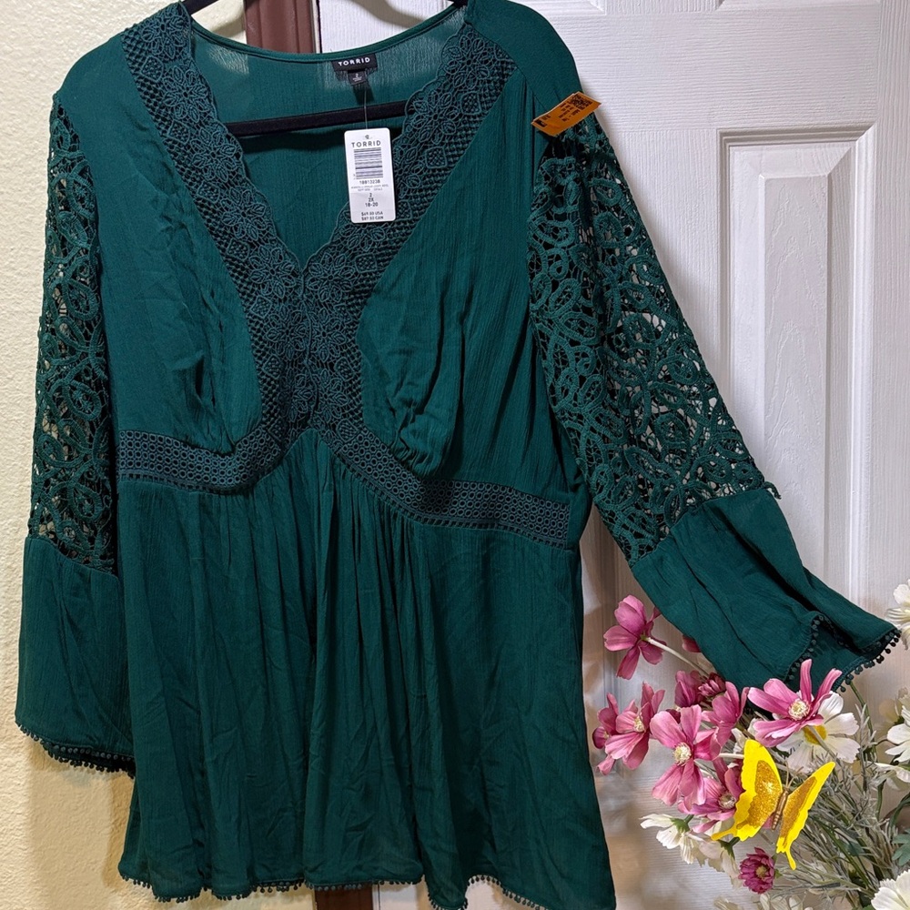torrid Deep Emerald Lace Sleeve V-Neck Tunic
